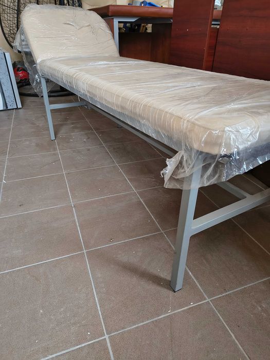 Regały szafki krzesełka