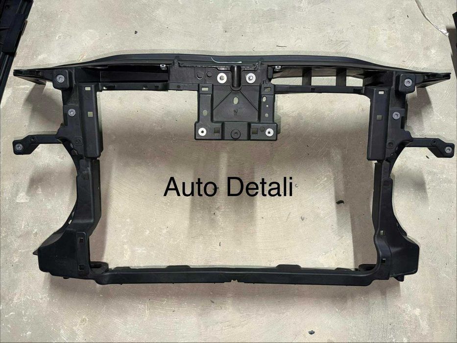VW Passat CC передня панель телевізор рамка радіаторів Пасат ЦЦ