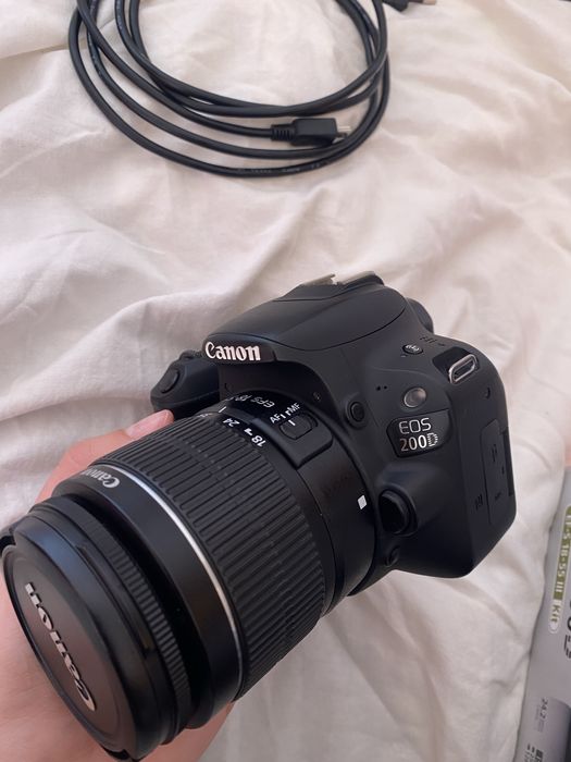 Canon 200D + Lente 18-55mm + Mala e acessórios| Segunda mão