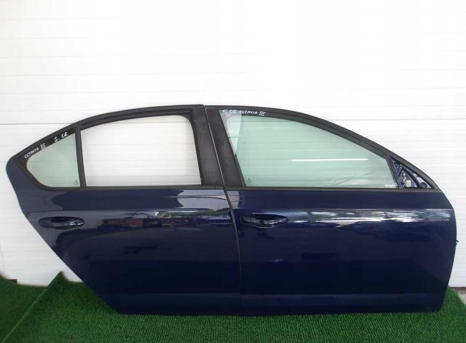 Двері Skoda Octavia 3 III 5E передні або задні праві ліві разборка