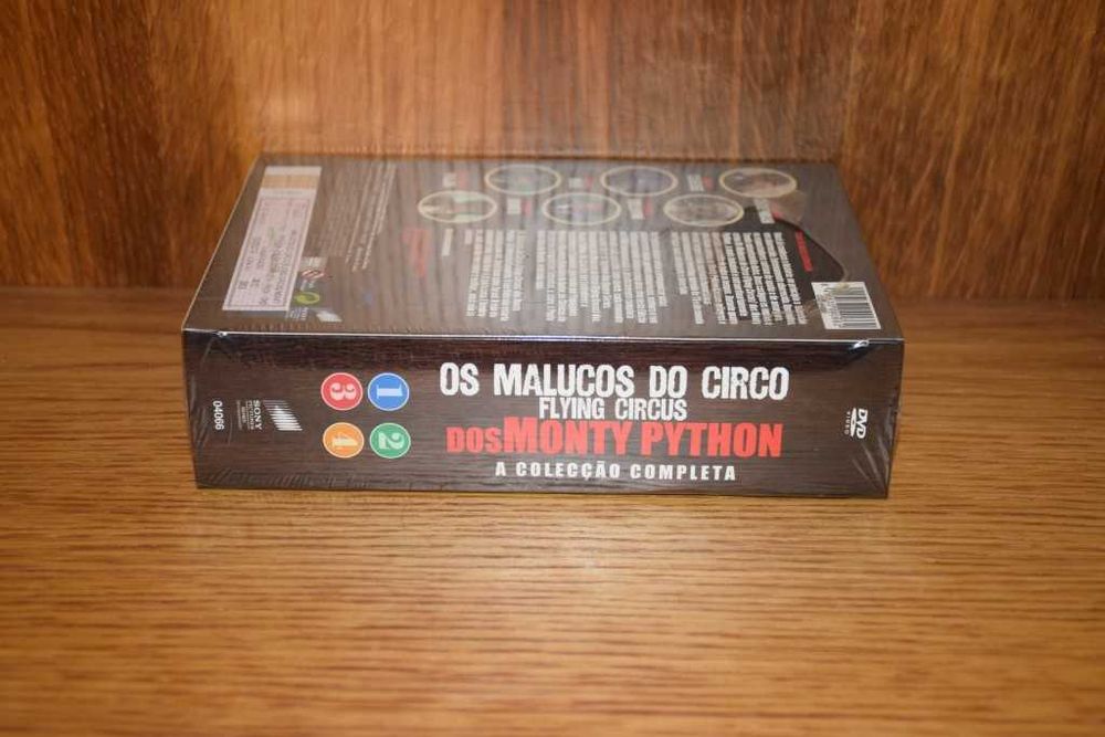 7 DVD´s - 4 séries + 45 episódios de Os Malucos do Circo, Flying Circus, legendas em muitas línguas