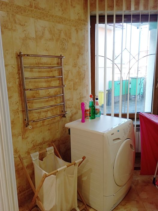 Дім 200 м2 ділянка 12 сотин Берегово Виноградна