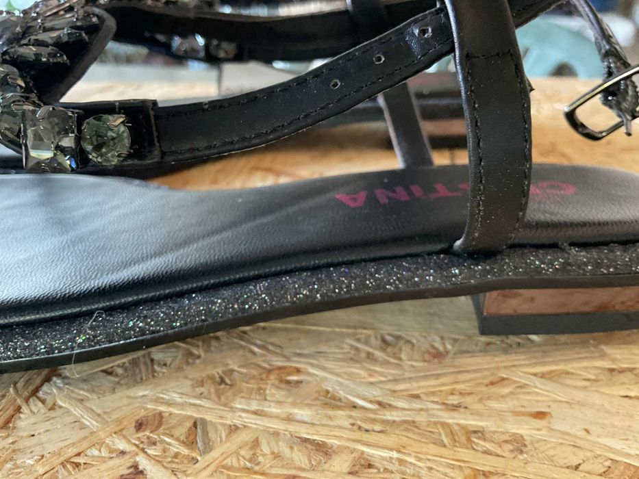 Sandália preta com brilhantes -  daily Cristina