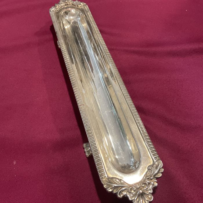 Pen tray época Edward VIII casquinha 28 cm discrição abaixo