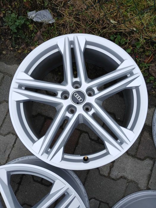 A1001. AUDI 8 x 20 ET 39 rozstaw 5x112