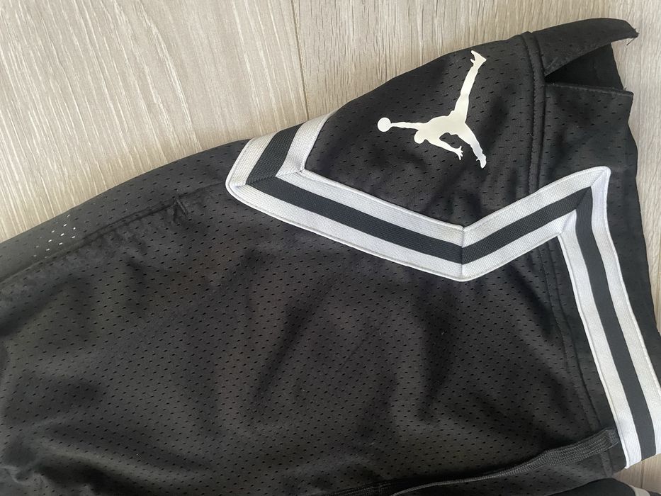 Шорты Jordan.