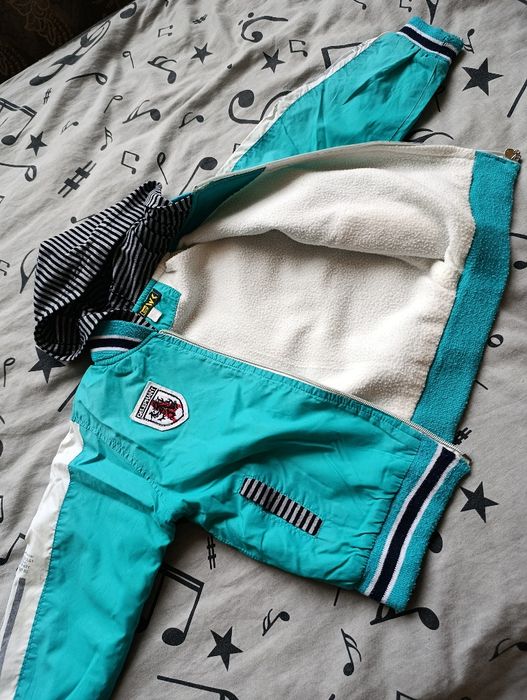 Дитячі куртки весна-осінь на хлопчика 1-2 роки 
Усі в хорошому стані