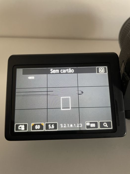 Canon 650D + Lente 18-55mm IS II + Cartão 128GB + 2 Baterias