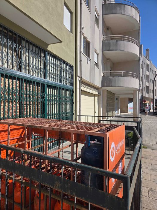 Espaço comercial 110 m2 para venda junto ao futuro Polo Cultural do Porto (Cine-Teatro Vale Formoso)