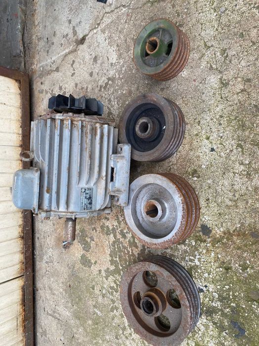 silnik elektryczny 4 kw plus koła pasowe