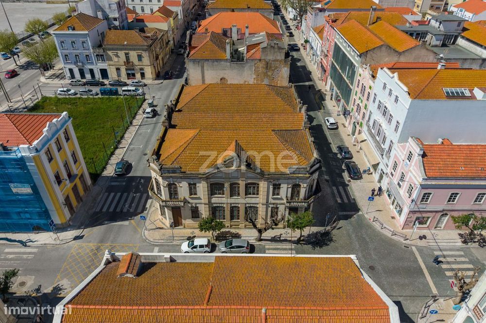 Prédio Histórico de Excelência no Coração da Figueira da Foz