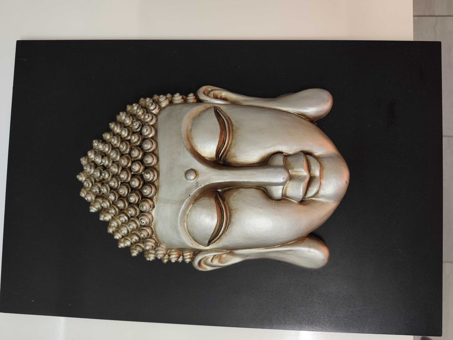Quadros de Buda em relevo.