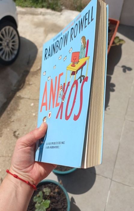 Livro "Anexos" de Rainbow Rowell