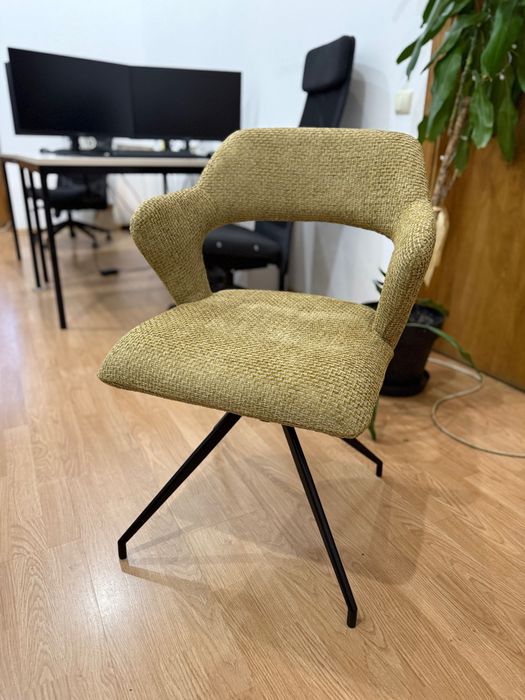 Гірчичний стілець AMPM. Новий. 7 шт.