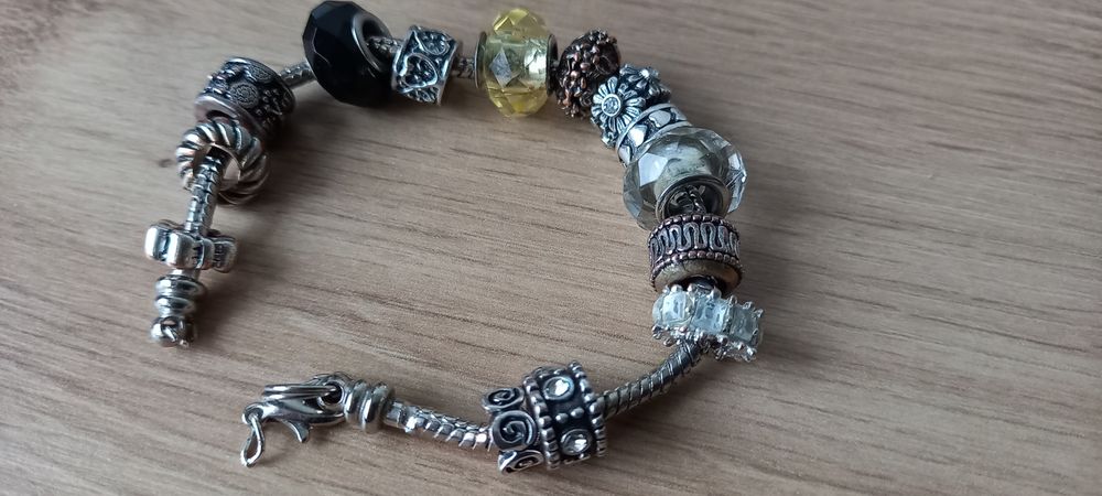 Branzoletka charms