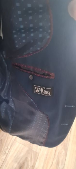 Męski garnitur granatowy