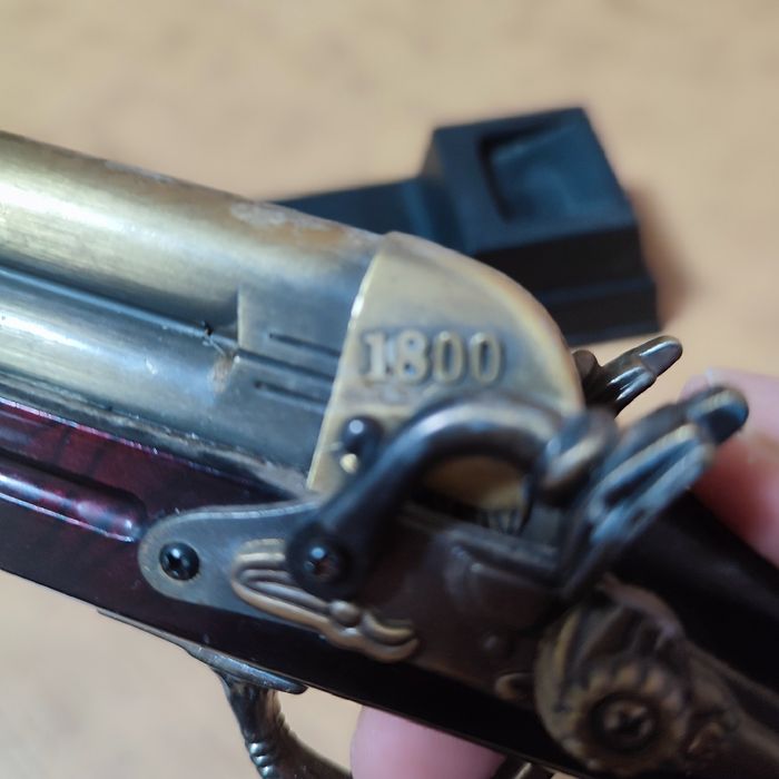 Зажигалка газовая