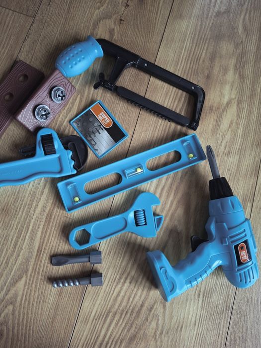 Mały majsterkowicz, narzędzia zabawki dla dzieci