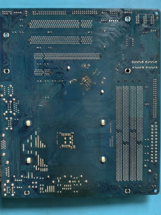 Материнська плата ASRock N68C-S UCC (Sokket AM2 / AM2+ / AM3) DDR2 / DDR3