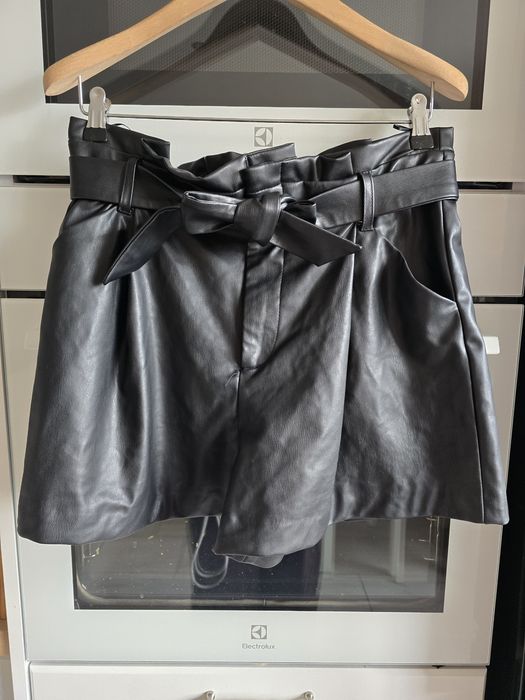 Szorty skórzane ZARA r.40 z imitacji skóry spodenki