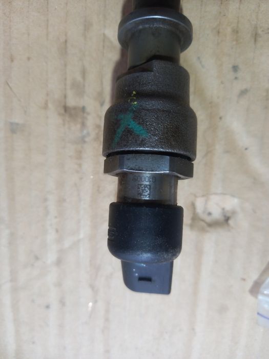 Продам форсунку Пежо партнер 2.0