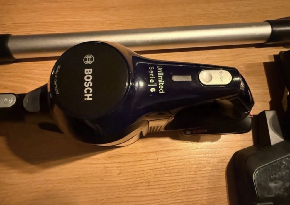 Aspirador Vertical Bosch BBS611MAT Unlimited 6
