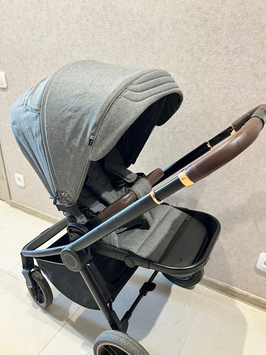 Продам коляску  Carrello Epica В 2 в 1