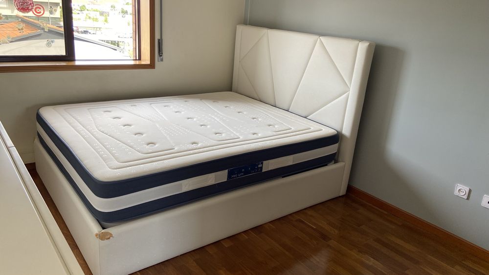 Cama casal e colchao