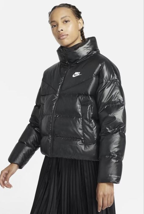 Продам пуховик орегинал Nike
