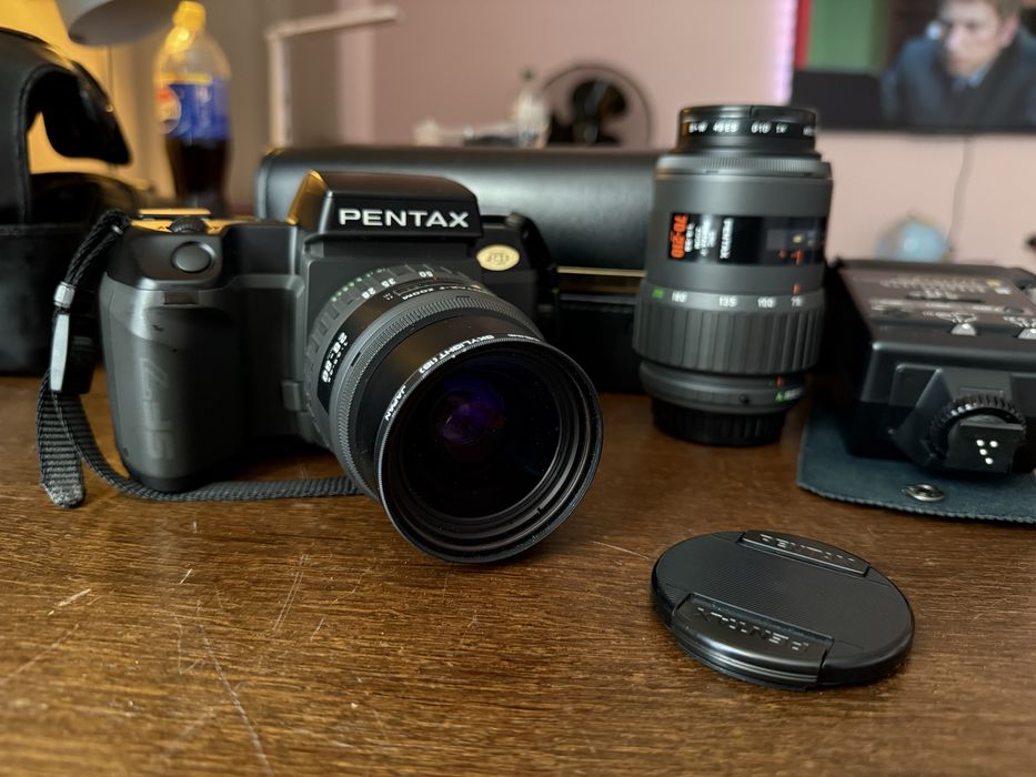 Фотопарат Pentax SF7 + 28-80 + 70-210 + 2 спалахи / великий комплект