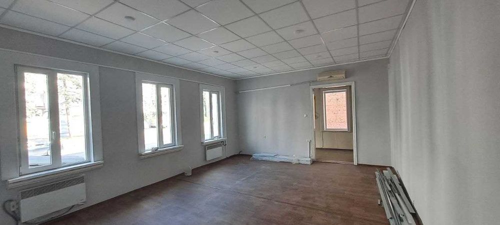 Сдам 44м салон магазин офис склад Центр Пр.Героев Харькова 380В