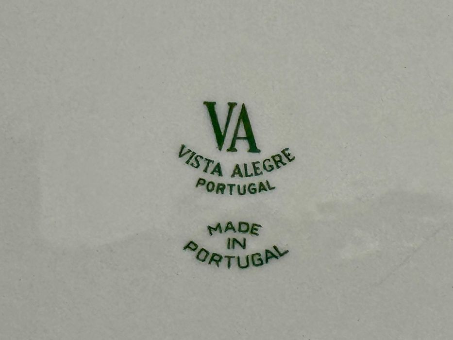 Saladeira Vista Alegre - "Goa" com filete dourado