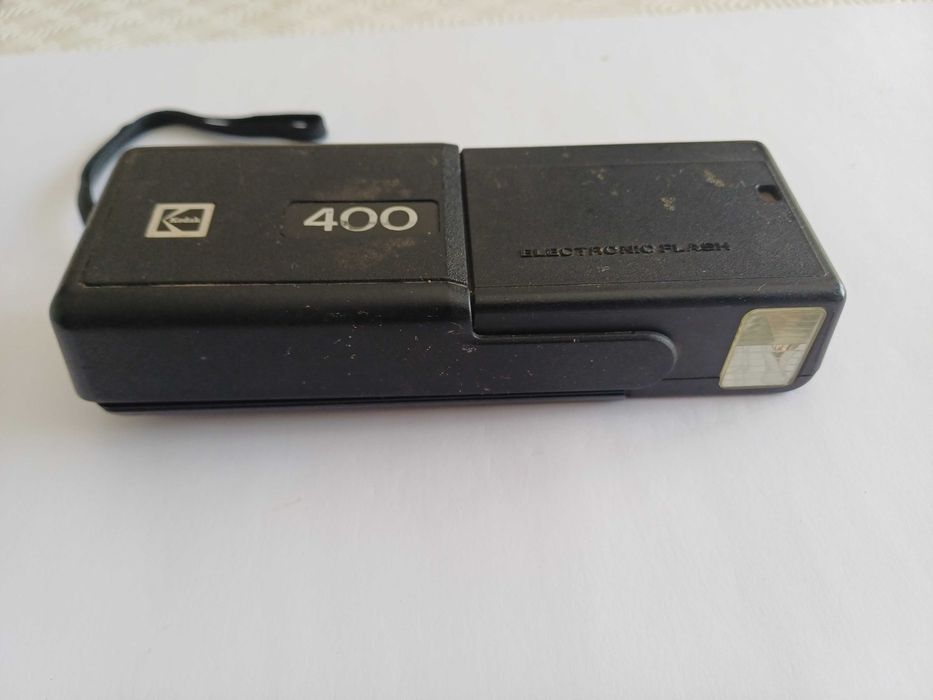Máquina fotográfica analógica Kodak Ektralite 400, com manual de instruções