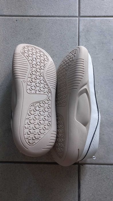 Damskie obuwie sportowe wsuwane oddychające 40