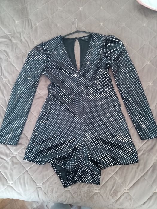 Жіночий комбінезон в блискітки