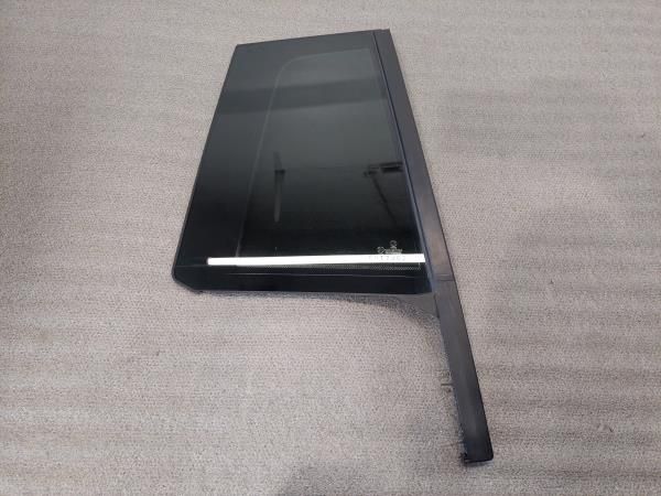 Vidro triangular da porta trás direito VOLKSWAGEN Golf VIII (CD1)