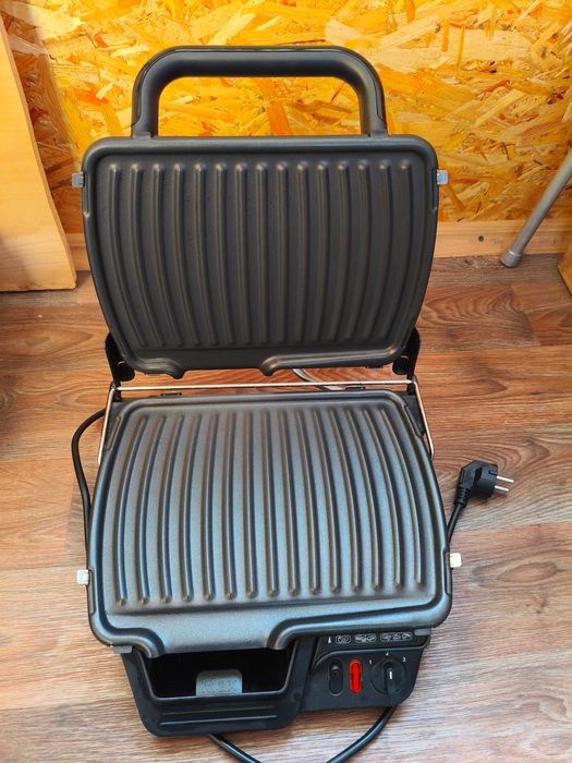 Продам грильницю Tefal модель G03-M