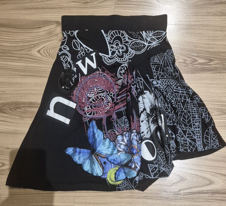 Desigual rozm XS kolorowa spódniczka czarna