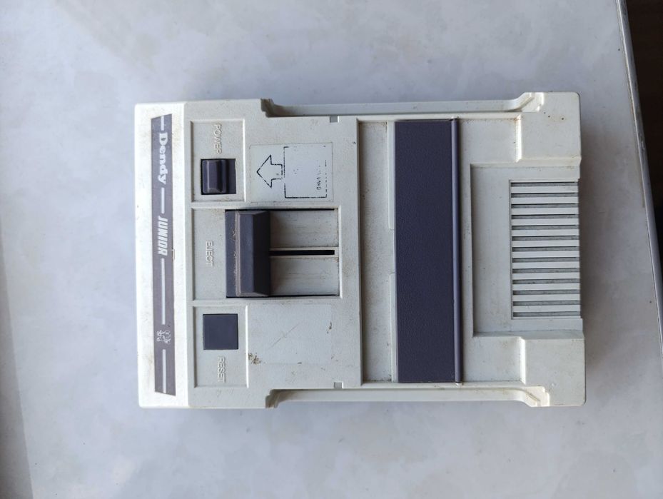 Игровая приставка Денди Юнион Dendy Junior. 90х років. Дешево. Торг.