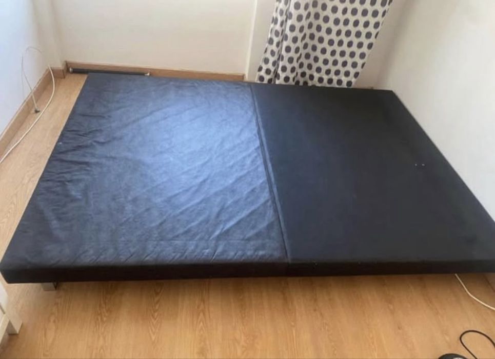 Cama para doação.