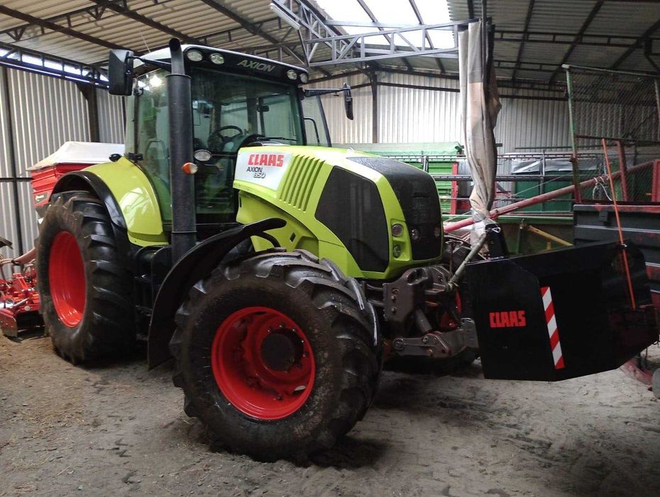 opony z tego ciągnika rozmiar 710/70/38 lub 42 i przód28