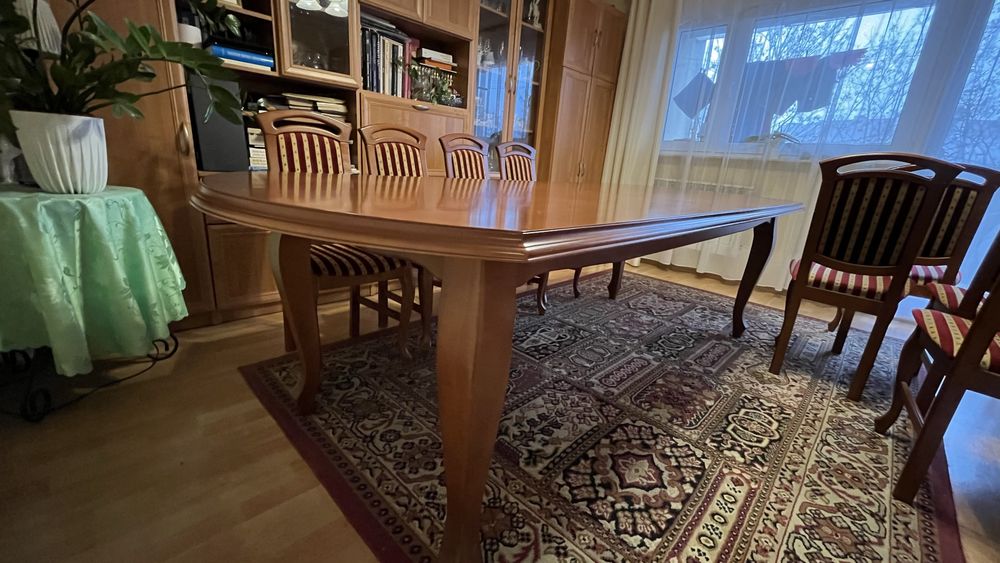 Duży stòł rozkładany, drewniany, w bardzo dobrym stanie!