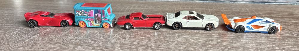 Продам машинки Hot Whells
