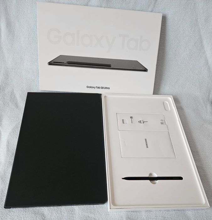 Samsung Galaxy Tab S8 Ultra com capa teclado