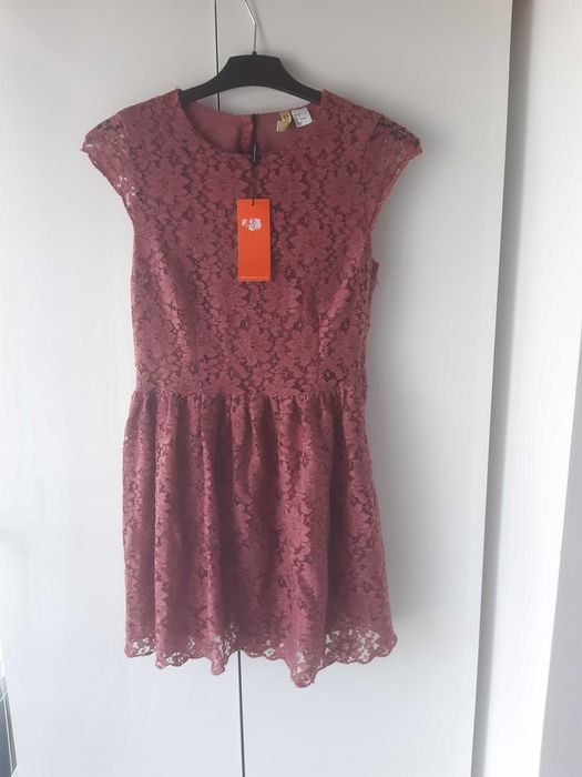 NOWA: Piękna koronkowa sukienka (ok. S)