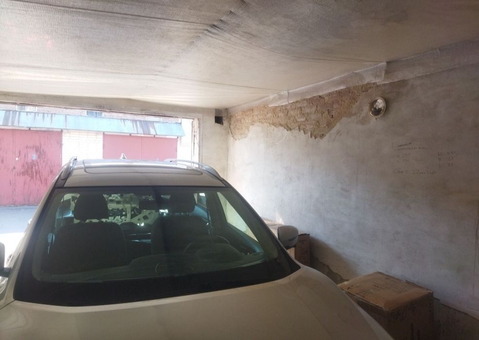 Продам гараж.Вул Гайдамацька 41 А.