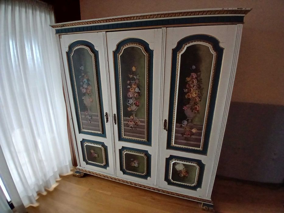 Roupeiro Antigo - Antiguidade