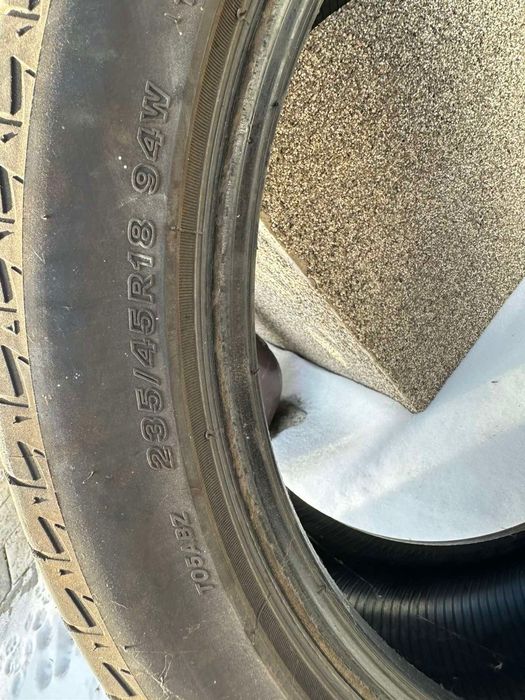 Автошини Bridgestone 235/45 R18