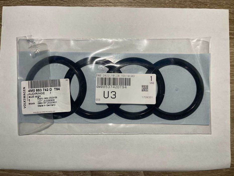 Емблема Audi Q7 VAG 4M0853742DT94 черный глянец. Оригінал.