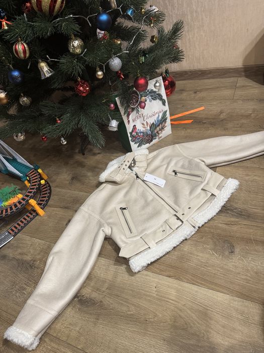 Бежевая женская дубленка укороченная М оверсайз с поясом